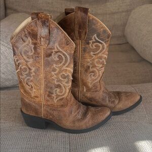 Girls Old West Leather Cowboy Boots with Embroidered Design, Size 12Y